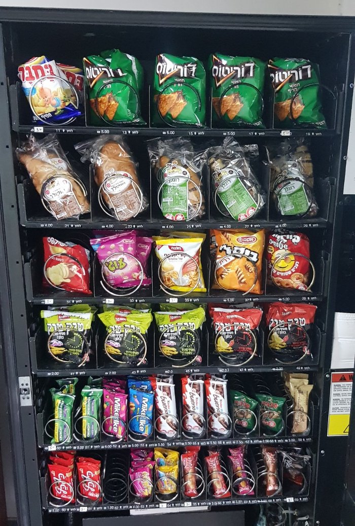 מכונת חטיפים של משקפ